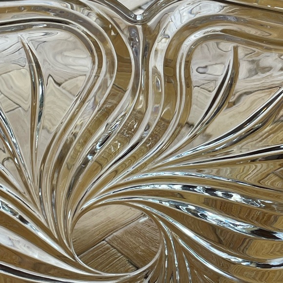 Vintage sandwich glass dish - Picture 8 of 9